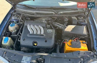 Хэтчбек Volkswagen Golf 1999 в 