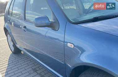 Хэтчбек Volkswagen Golf 1999 в 