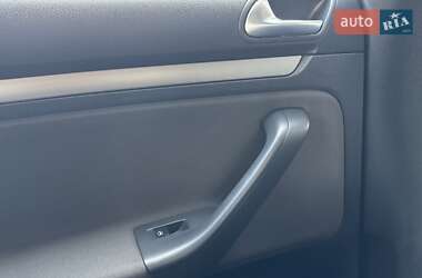 Хэтчбек Volkswagen Golf 2008 в 