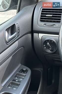 Хэтчбек Volkswagen Golf 2008 в 