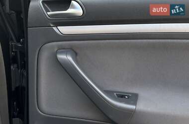 Хэтчбек Volkswagen Golf 2008 в 