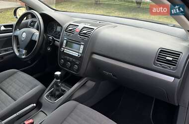 Хэтчбек Volkswagen Golf 2008 в 