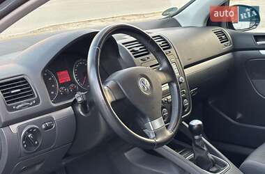 Хэтчбек Volkswagen Golf 2008 в 