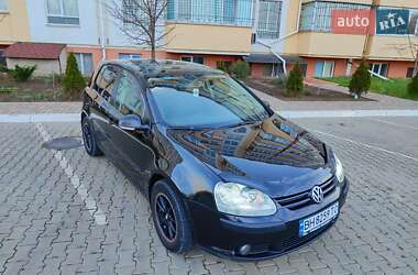 Хэтчбек Volkswagen Golf 2005 в 