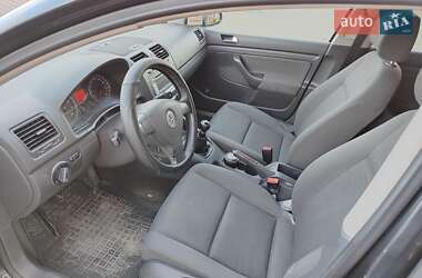 Хэтчбек Volkswagen Golf 2005 в 