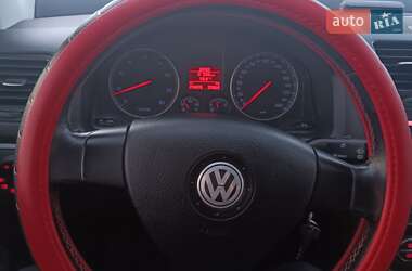 Хэтчбек Volkswagen Golf 2006 в 