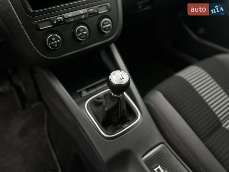 Хэтчбек Volkswagen Golf 2008 в Виннице
