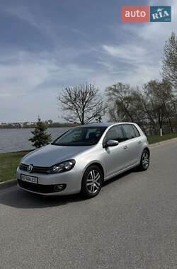 Хэтчбек Volkswagen Golf 2009 в 