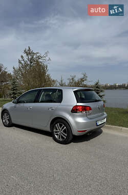 Хэтчбек Volkswagen Golf 2009 в 