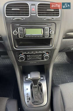 Хэтчбек Volkswagen Golf 2009 в 
