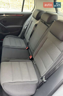 Хэтчбек Volkswagen Golf 2009 в 