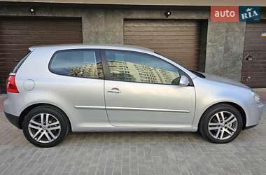 Хетчбек Volkswagen Golf 2006 в 
