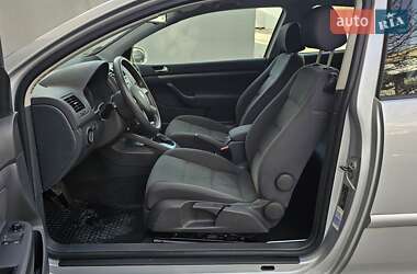 Хетчбек Volkswagen Golf 2006 в 