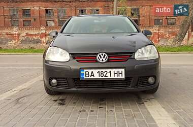 Хэтчбек Volkswagen Golf 2005 в 