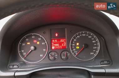 Хэтчбек Volkswagen Golf 2005 в 