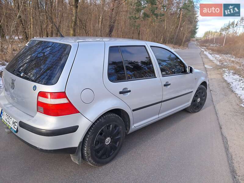 Хетчбек Volkswagen Golf 2002 в Переяславі