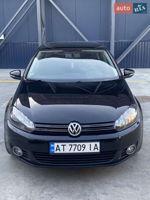 Хэтчбек Volkswagen Golf 2010 в 