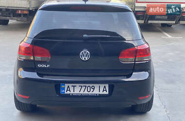 Хэтчбек Volkswagen Golf 2010 в 