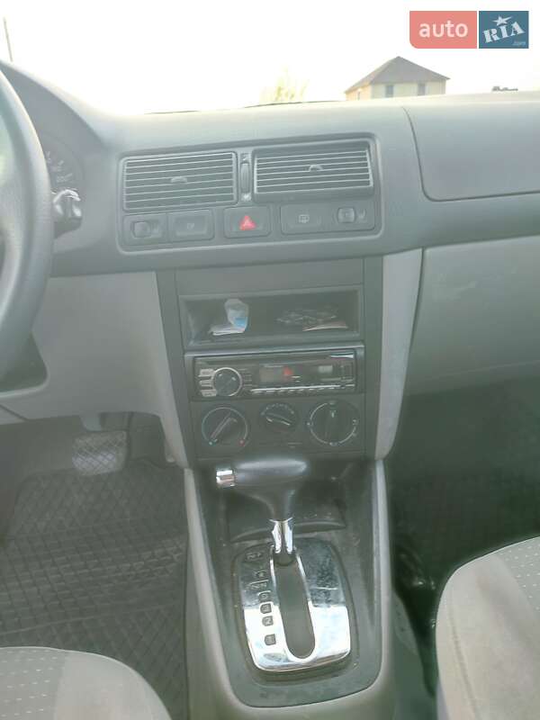 Універсал Volkswagen Golf 2004 в Запоріжжі