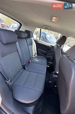 Хэтчбек Volkswagen Golf 2010 в 