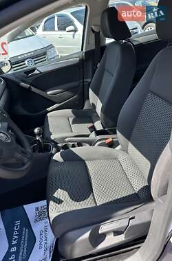 Хэтчбек Volkswagen Golf 2010 в 