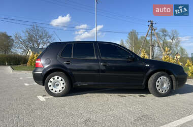 Хэтчбек Volkswagen Golf 2002 в 