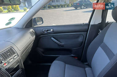 Хэтчбек Volkswagen Golf 2002 в 