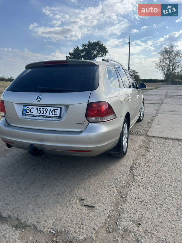 Универсал Volkswagen Golf 2012 в Староказачьем