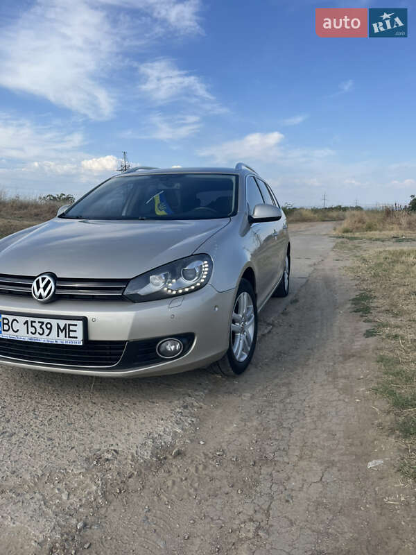 Универсал Volkswagen Golf 2012 в Староказачьем