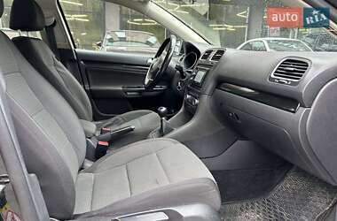 Універсал Volkswagen Golf 2010 в 