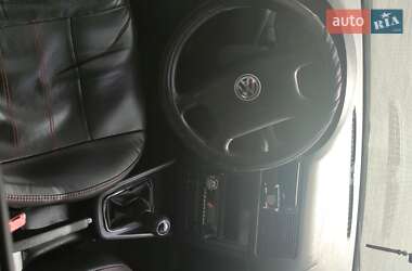 Хетчбек Volkswagen Golf 2002 в 