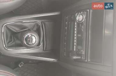 Хетчбек Volkswagen Golf 2002 в 