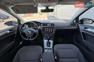 Хетчбек Volkswagen Golf 2017 в 