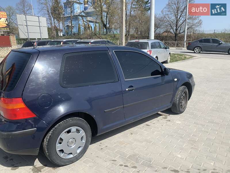 Хэтчбек Volkswagen Golf 2000 в Почаеве