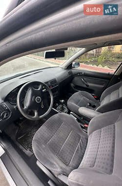 Универсал Volkswagen Golf 2001 в 