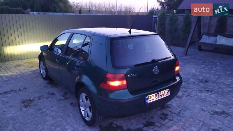 Хетчбек Volkswagen Golf 2002 в Ланівці