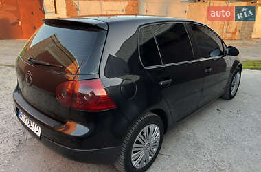 Хэтчбек Volkswagen Golf 2004 в 