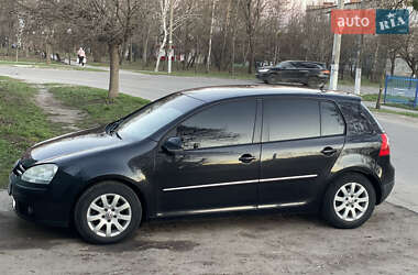 Хэтчбек Volkswagen Golf 2005 в 