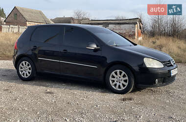 Хэтчбек Volkswagen Golf 2005 в 