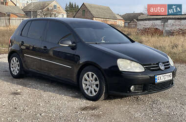 Хэтчбек Volkswagen Golf 2005 в 