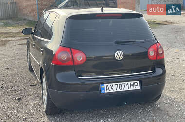 Хэтчбек Volkswagen Golf 2005 в 