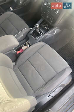 Хэтчбек Volkswagen Golf 2005 в 