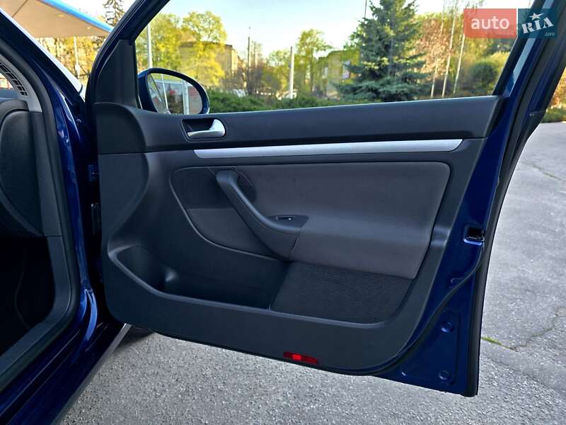 Хэтчбек Volkswagen Golf 2008 в Полтаве