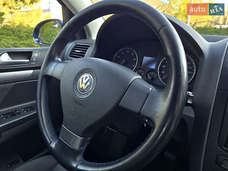 Хэтчбек Volkswagen Golf 2008 в Полтаве
