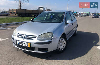 Хэтчбек Volkswagen Golf 2005 в 