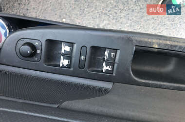 Хэтчбек Volkswagen Golf 2005 в 