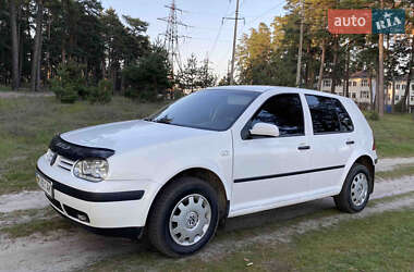 Хэтчбек Volkswagen Golf 1999 в 
