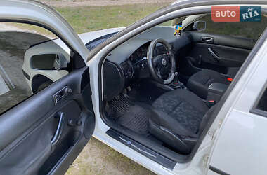 Хэтчбек Volkswagen Golf 1999 в 