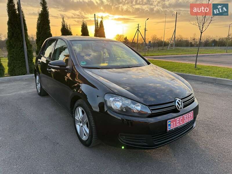 Хетчбек Volkswagen Golf 2009 в 