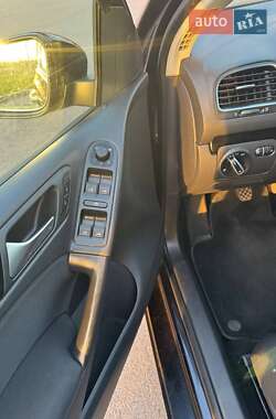 Хетчбек Volkswagen Golf 2009 в 